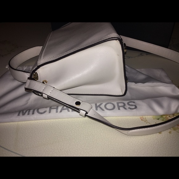 Michael Kors Purse!!! - Picture 6 of 7